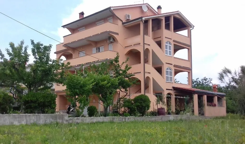 Apartment 696-5 For 6 + 4 Pers. In Lopar 0*,  Croazia