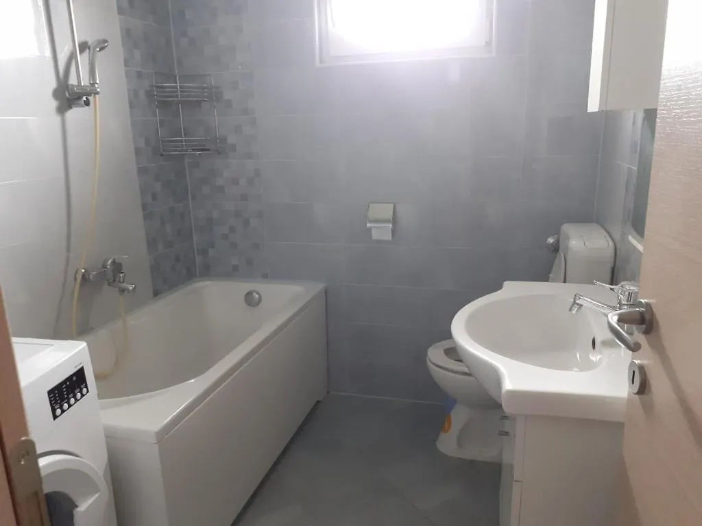 Apartment 696-5 For 6 + 4 Pers. In Lopar